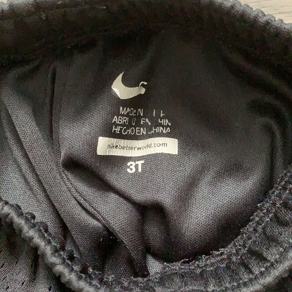 Boys Nike Shorts Size 3T. EUC - Picture 3 of 3